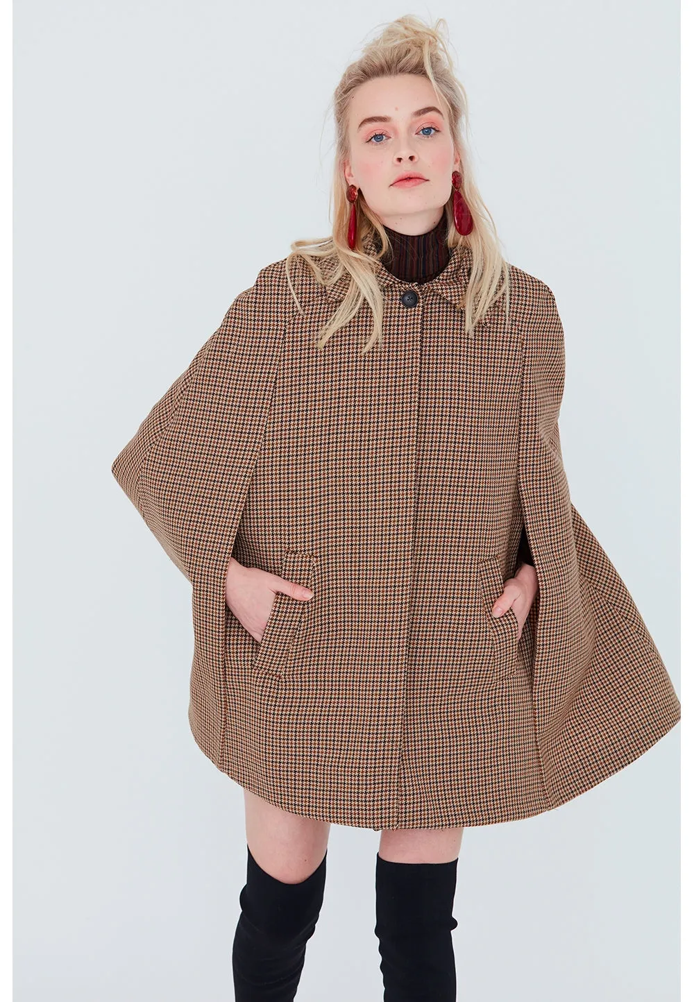 803 / Cape w Raglan Sleeves