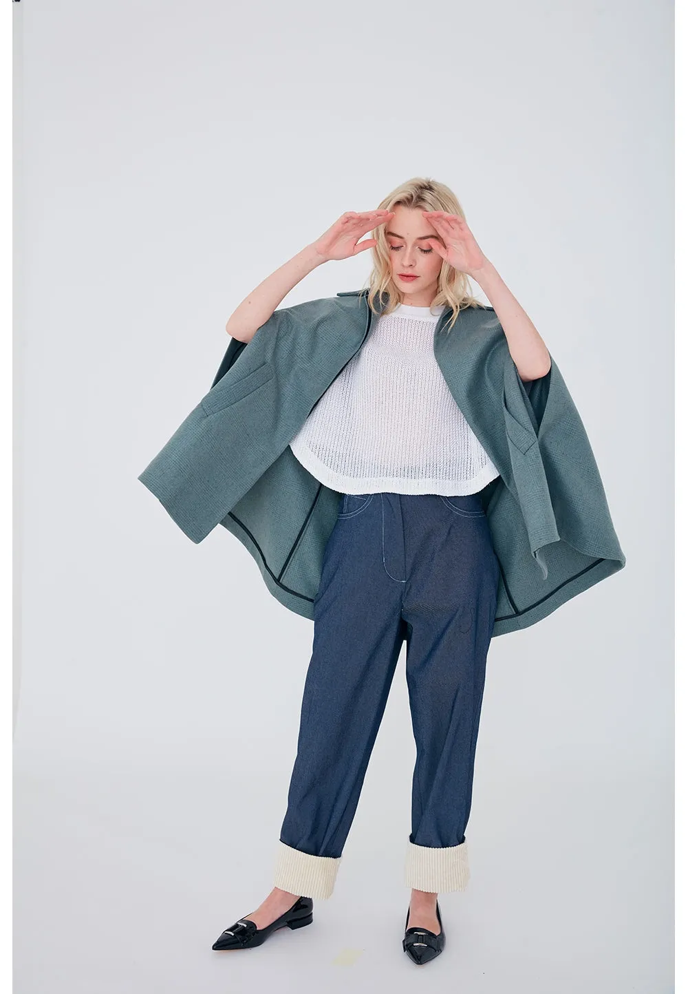 803 / Cape w Raglan Sleeves