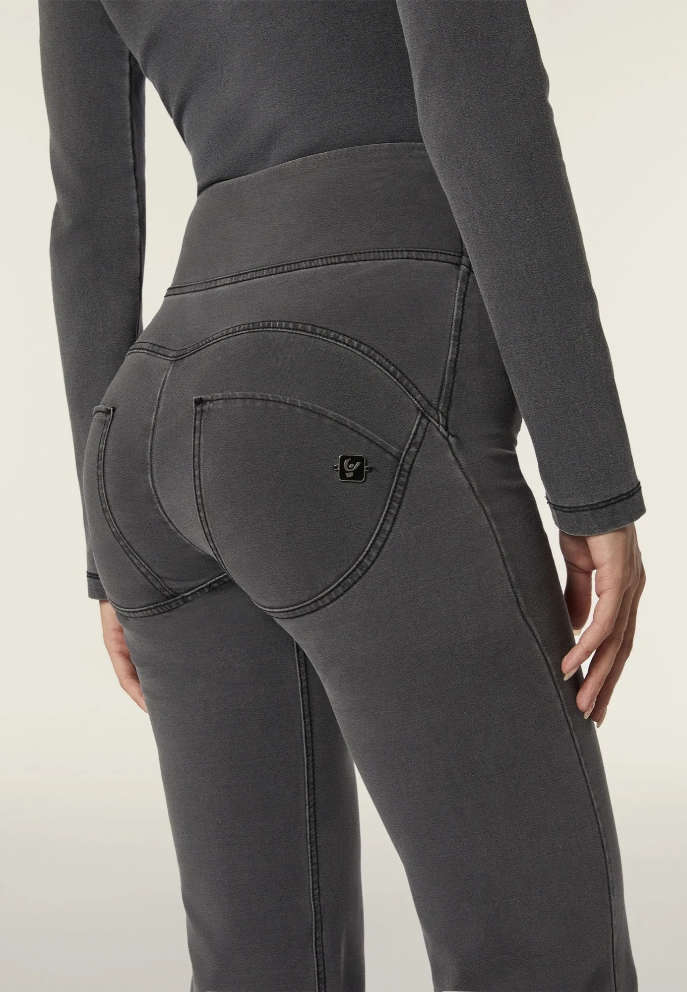 (WRUP29HF419-J125N) High Waist Flared WR.UP®  met Stylisch Stitches